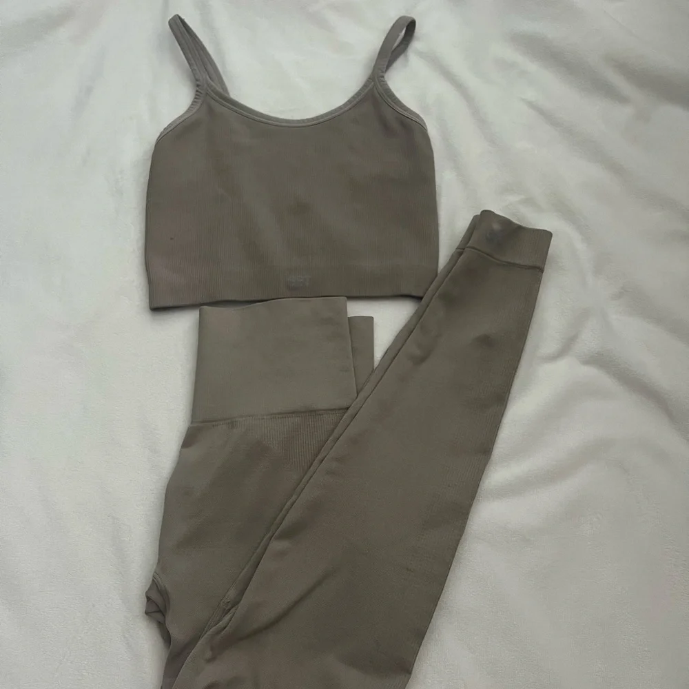 Set Active Activewear Set - Sand Color - Picture 2 of 4